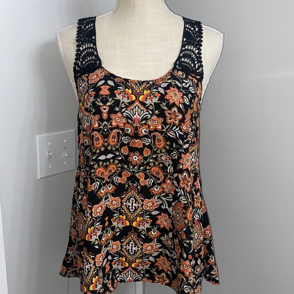 Cure Sleeveless Blouse with Crochet